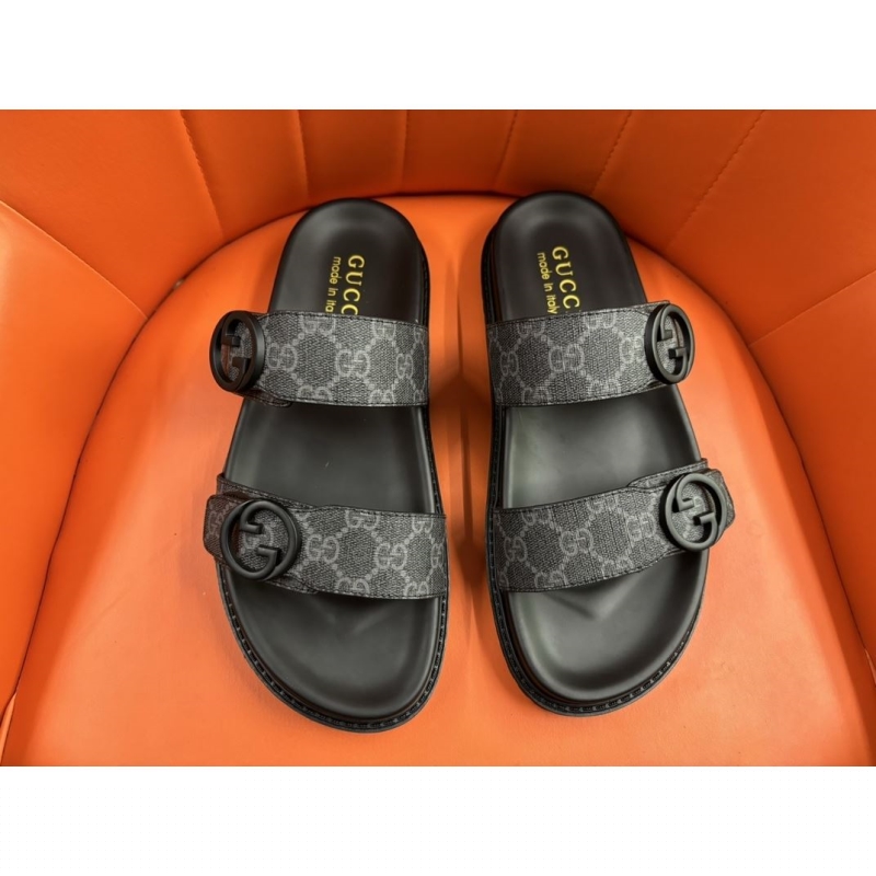 G*u*i slippers